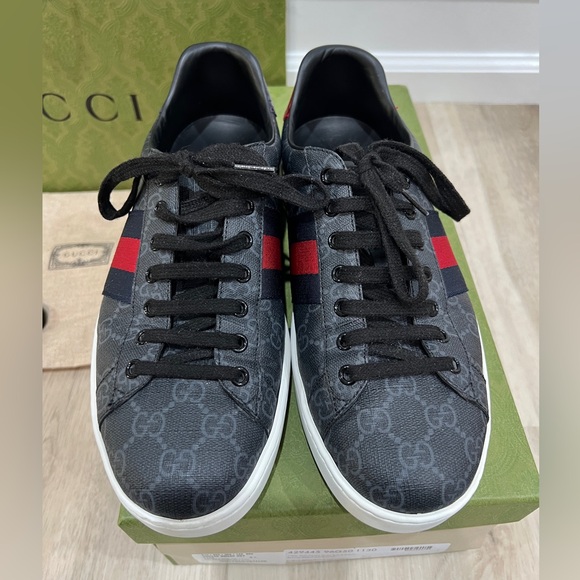 Gucci Ace GG Supreme Sneakers - Picture 4 of 11